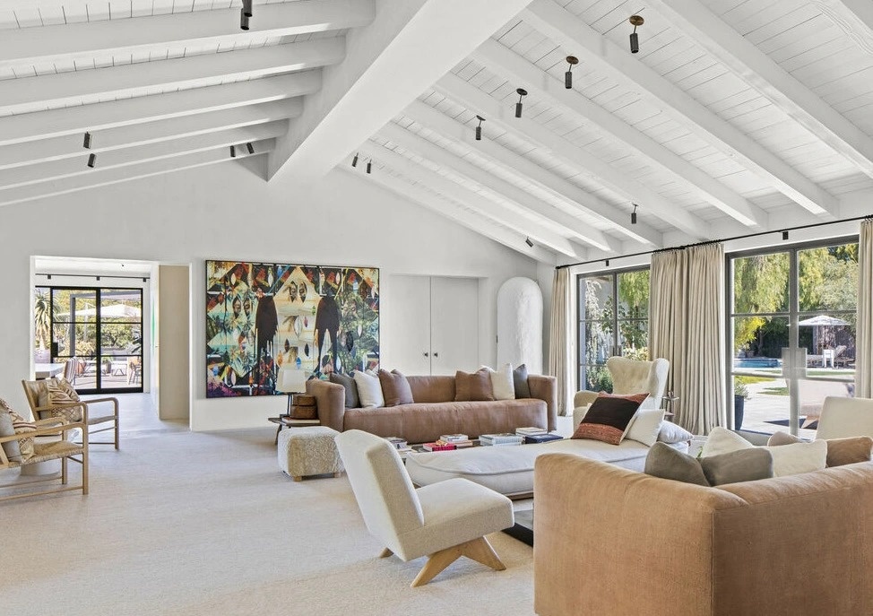 Vợ chồng Adam Levine bán cơ ngơi 57, 5 triệu USD ảnh 2 Vo chong Adam Levine ban co ngoi 57, 5 trieu USD anh 2