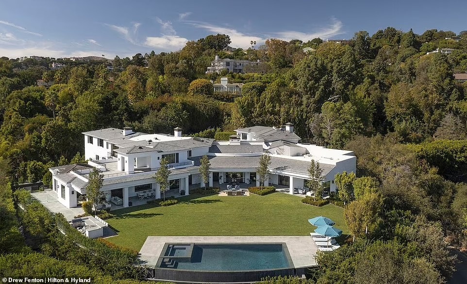 Jennifer Lopez va Ben Affleck tau dinh thu 50 trieu USD anh 1