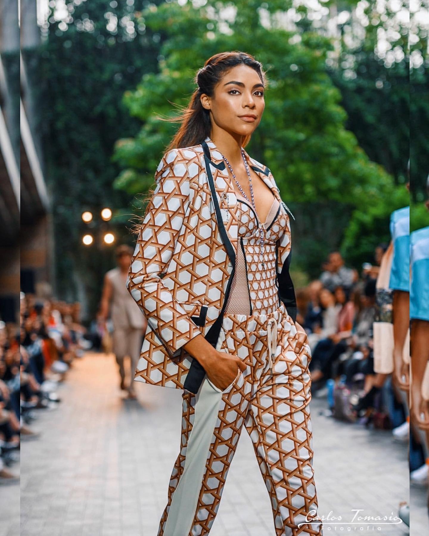 Thuy Tien trao vuong mien cho Hoa hau Hoa binh Peru 2022 anh 13