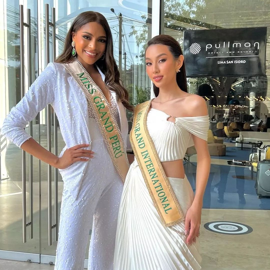 Thuy Tien trao vuong mien cho Hoa hau Hoa binh Peru 2022 anh 2