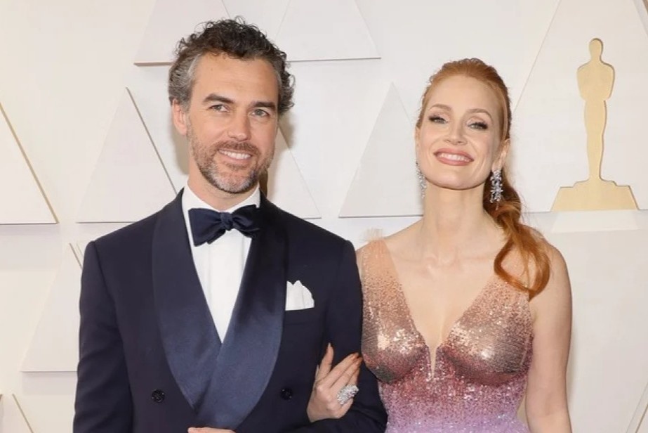 Nhung doi uyen uong mac dep nhat Oscar 2022 hinh anh