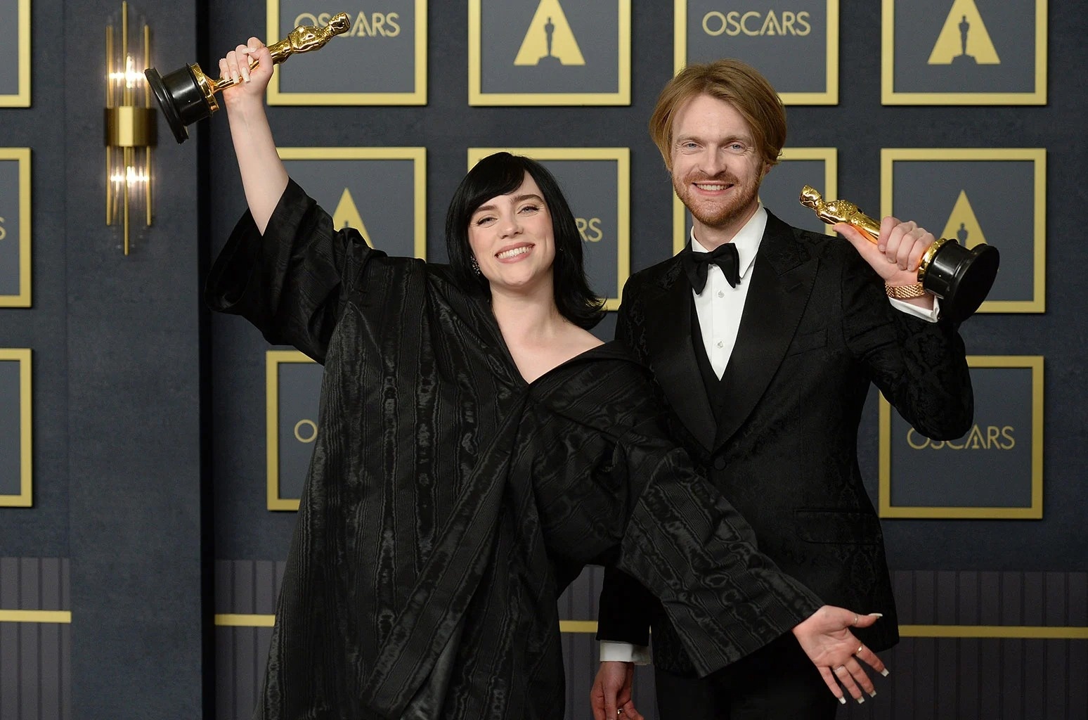 Billie Eilish khó chịu ở Oscar ảnh 2 Billie Eilish kho chiu o Oscar anh 2