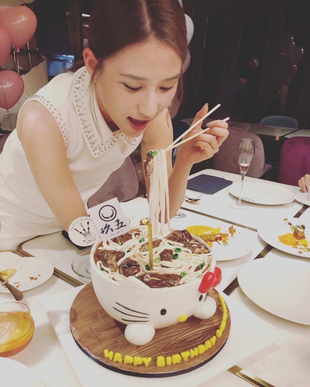 sao Hong Kong kinh doanh thua lo vi dich Covid-19 anh 1