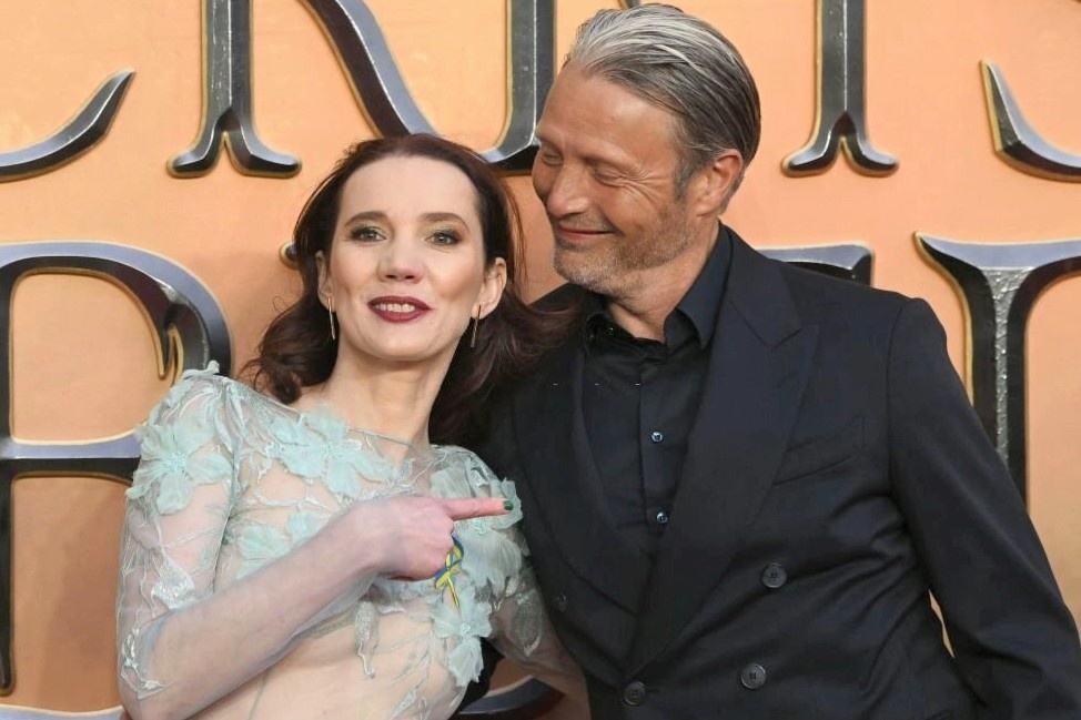 Dan dien vien tren tham do cong chieu 'Fantastic Beasts 3' hinh anh