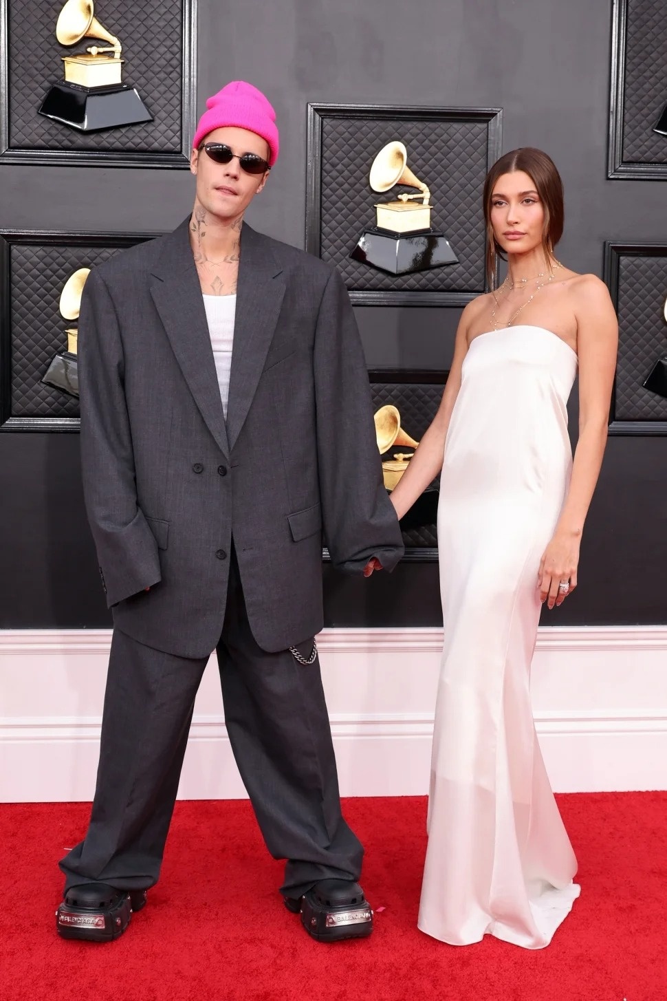 Justin Bieber hon vo tren tham do Grammy 2022 anh 1