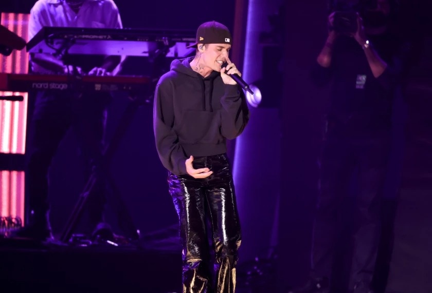 Justin Bieber hát ở Grammy 2022 ảnh 3 Justin Bieber hat o Grammy 2022 anh 3