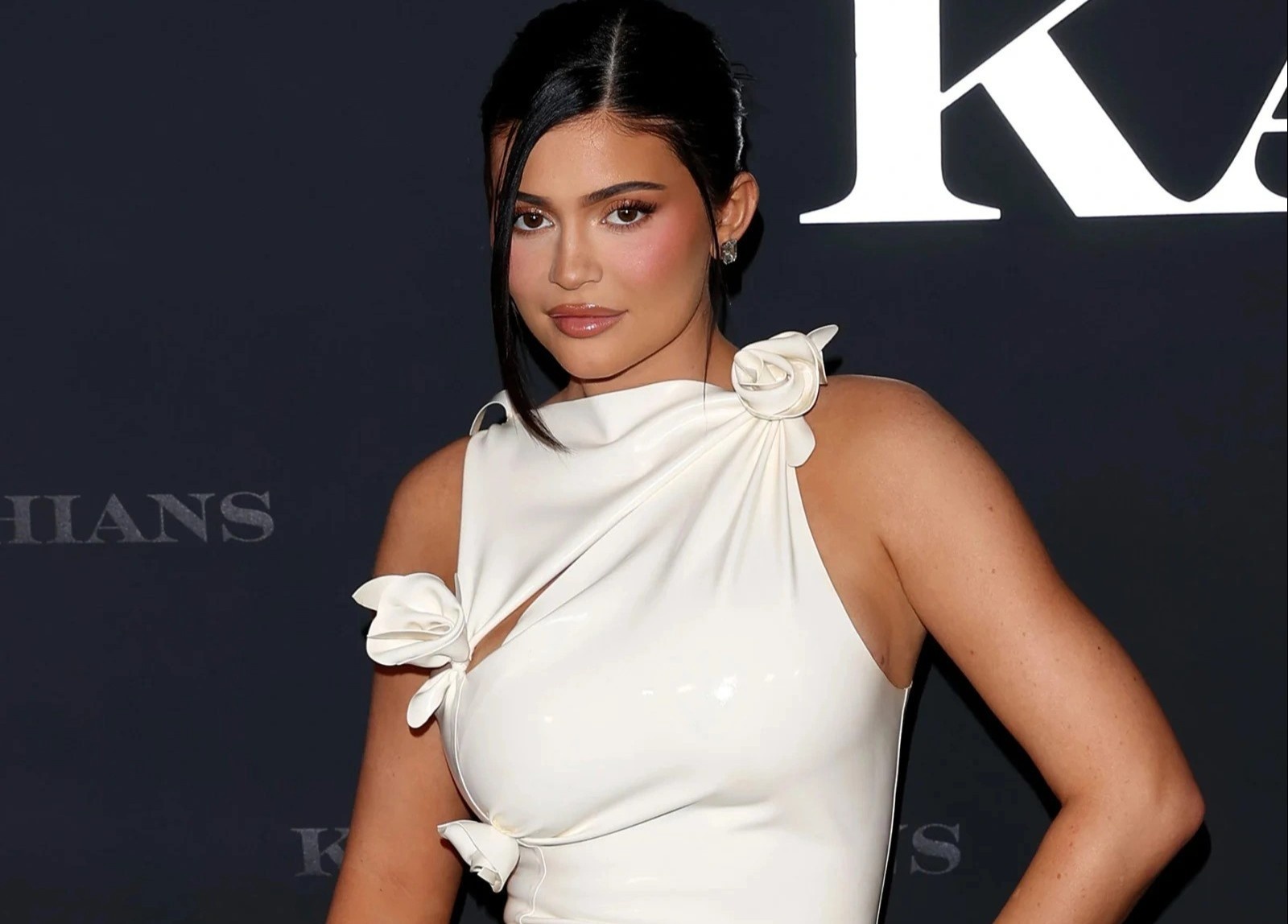 Voc dang cua Kylie Jenner sau hai thang sinh con hinh anh