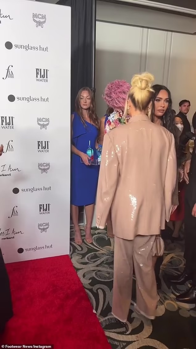 Megan Fox căng thẳng với hôn phu trên thảm đỏ ảnh 1 Megan Fox cang thang voi hon phu tren tham do anh 1