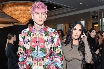 Megan Fox cang thang voi ban trai tren tham do hinh anh