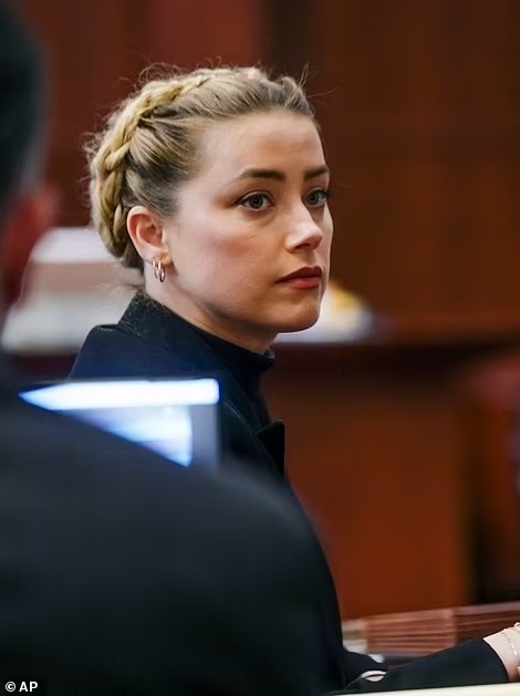 Amber Heard bị trợ lý cũ tố bạo hành ảnh 2 Amber Heard bi tro ly cu to bao hanh anh 2