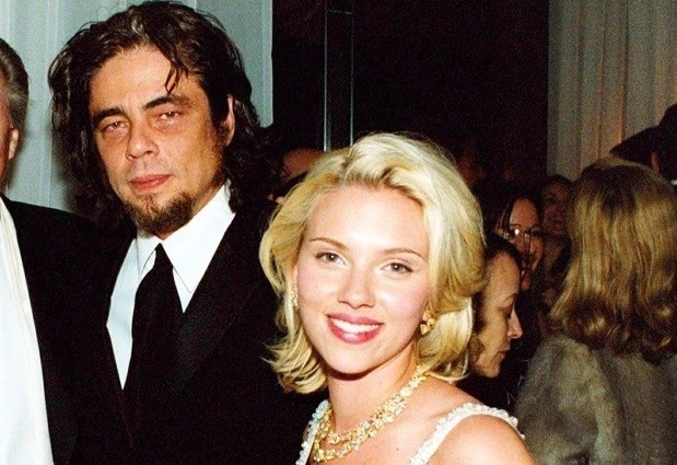 Scarlett Johansson phu nhan than mat voi dong nghiep trong thang may hinh anh