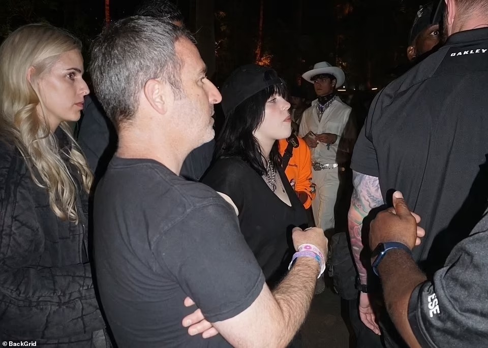 Paris Hilton mac xuyen thau anh 10