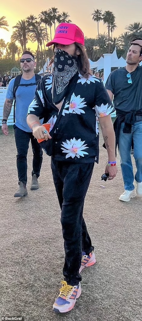 Paris Hilton mac xuyen thau anh 8