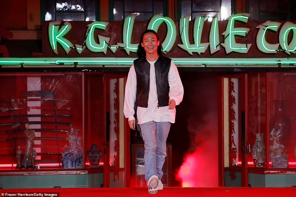 sieu mau noi y catwalk voi bung bau anh 15