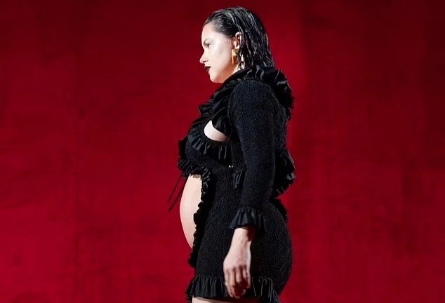 sieu mau noi y catwalk voi bung bau anh 3