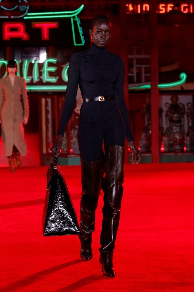 siêu mẫu nội y catwalk với bụng bầu ảnh 10 sieu mau noi y catwalk voi bung bau anh 10