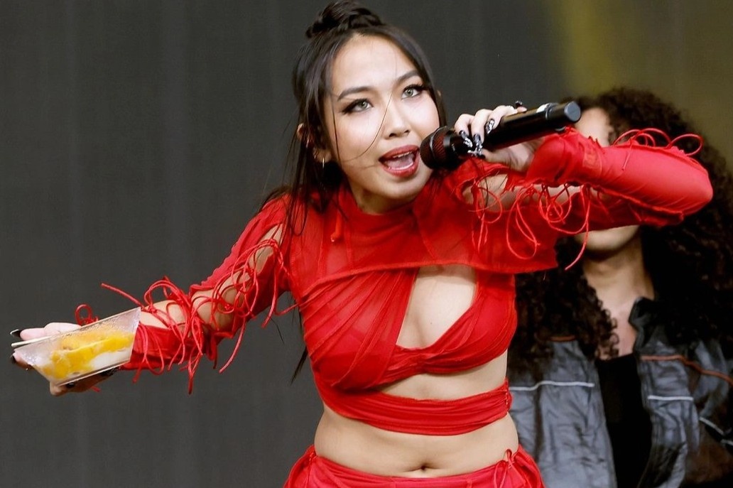 Do noi loan cua nu rapper 20 tuoi vua dien vua an xoi xoai hinh anh