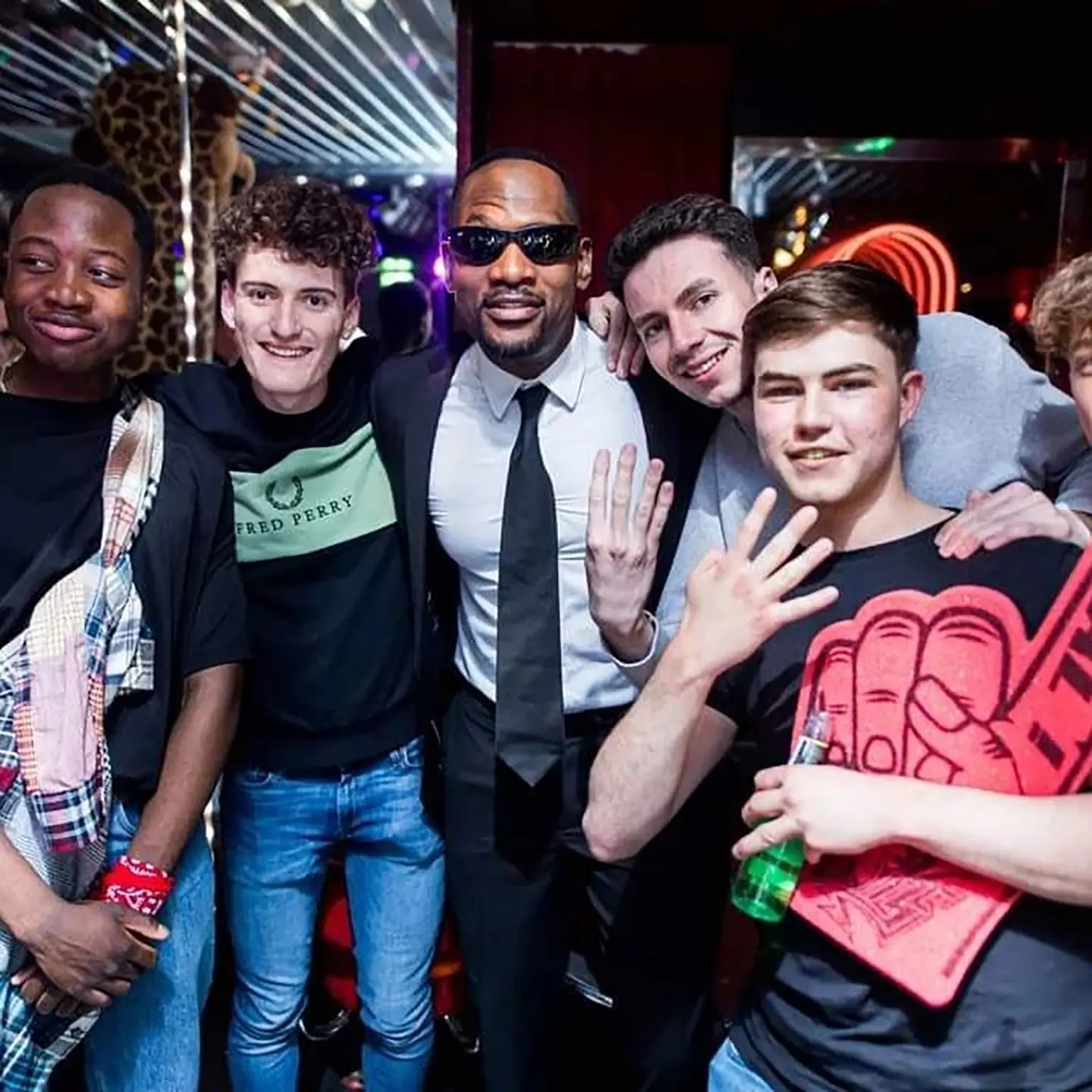 Kiếm bộn tiền nhờ đóng giả Will Smith ảnh 2 Kiem bon tien nho dong gia Will Smith anh 2