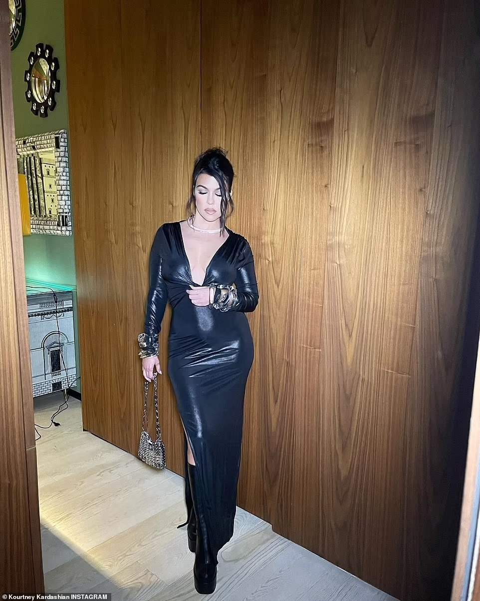 Vợ chồng Kourtney Kardashian hưởng tuần trăng mật ảnh 3 Vo chong Kourtney Kardashian huong tuan trang mat anh 3