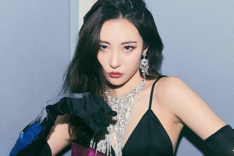 Nu ca si bi chi trich vi ne phong vien o san bay hinh anh