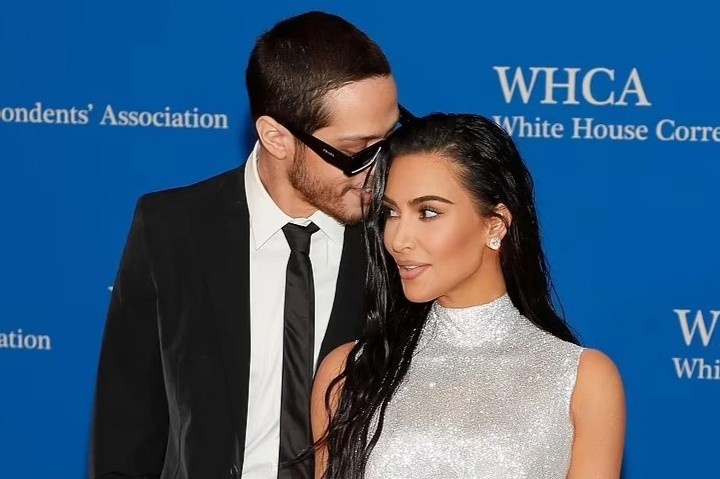 Tinh tre hon Kim Kardashian tren tham do hinh anh