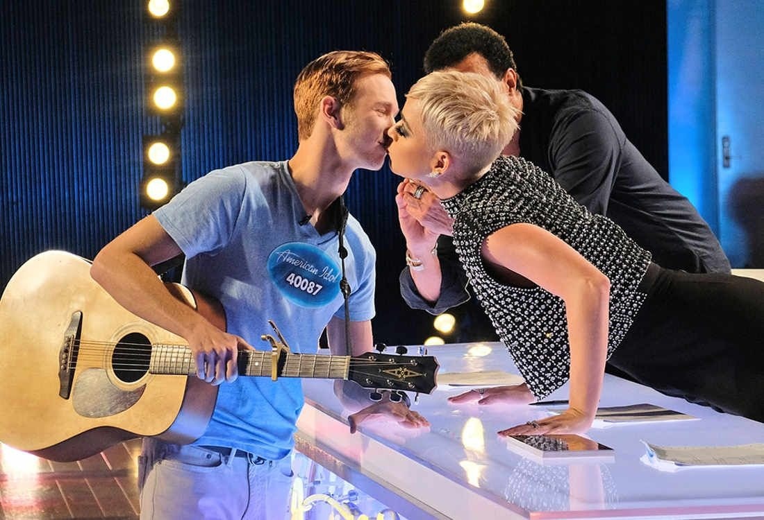 Katy Perry gap su co trang phuc anh 3