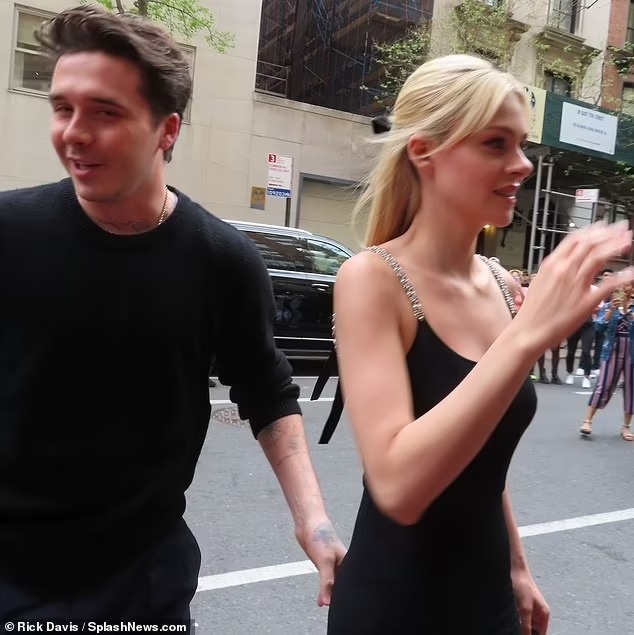 Brooklyn Beckham và Nicola Peltz ảnh 1 Brooklyn Beckham va Nicola Peltz anh 1