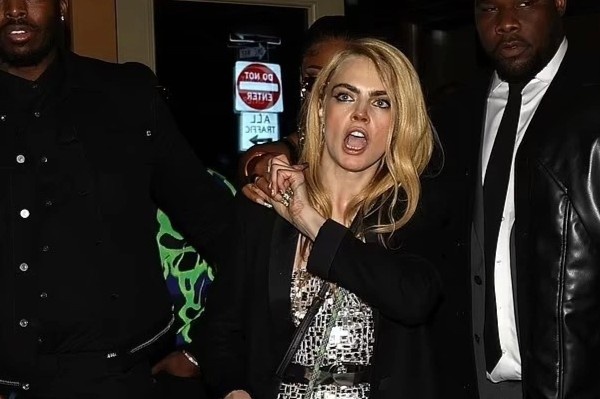 Cara Delevingne noi gian o Met Gala 2022 hinh anh