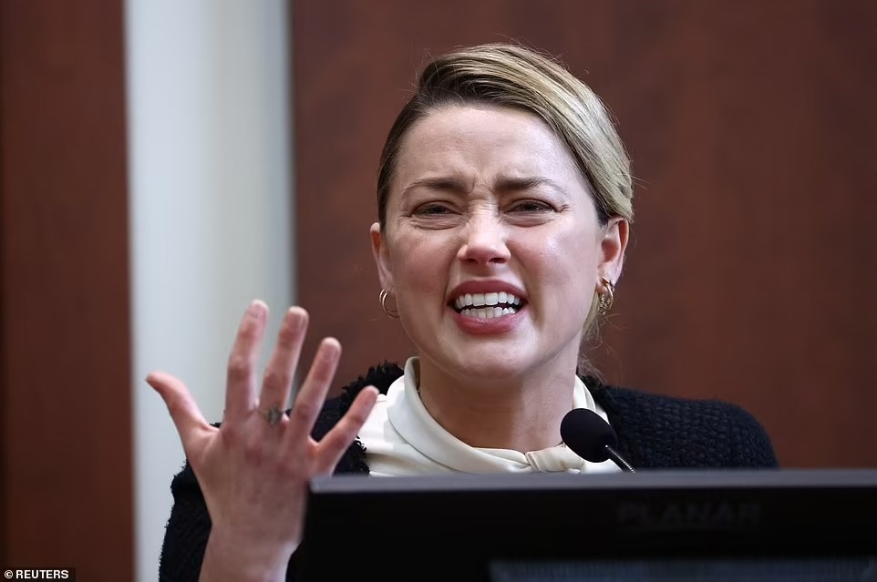 Amber Heard và Johnny Depp ảnh 4 Amber Heard va Johnny Depp anh 4