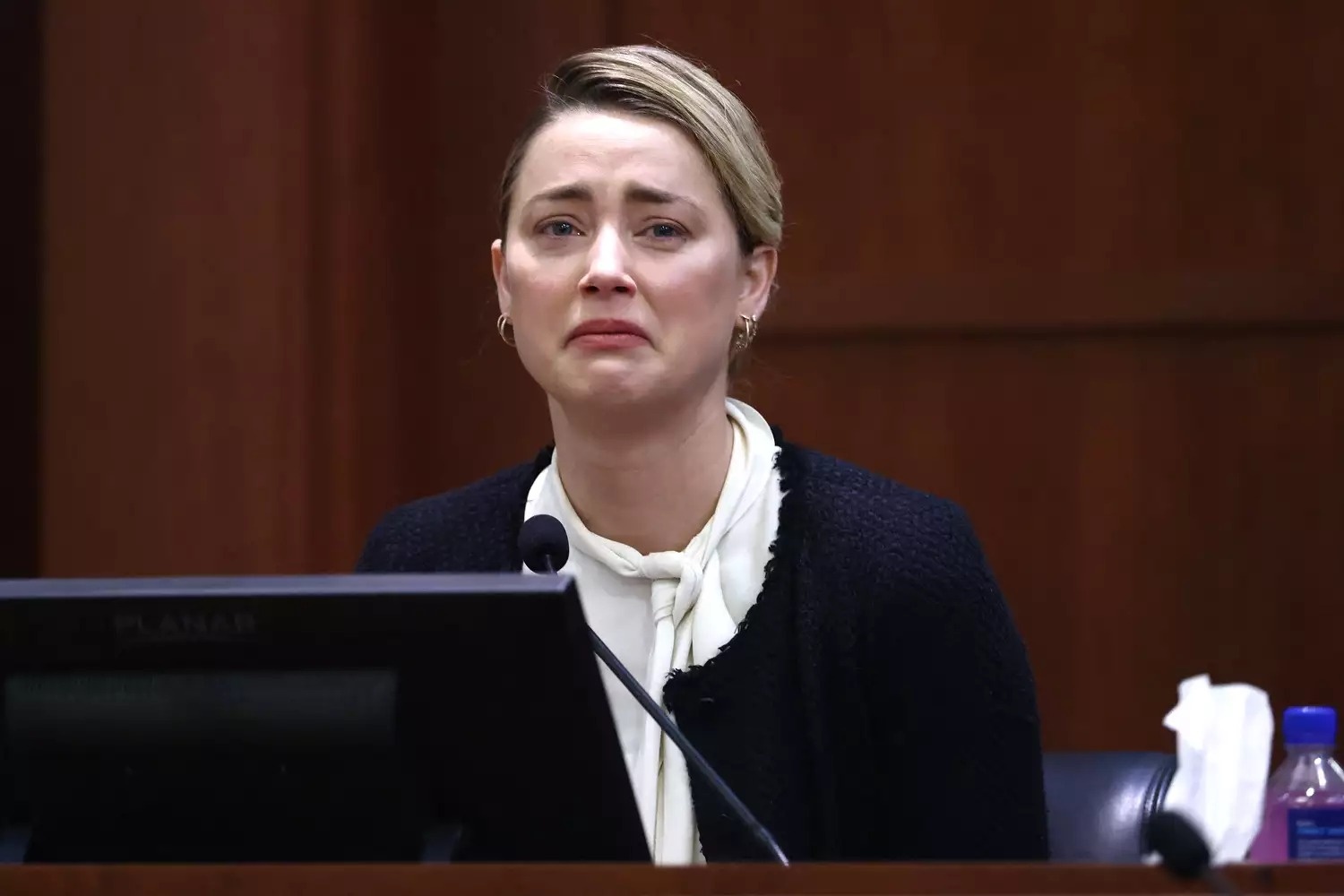 Khi hang trieu nguoi xem livestream vu xu Johnny Depp va Amber Heard hinh anh