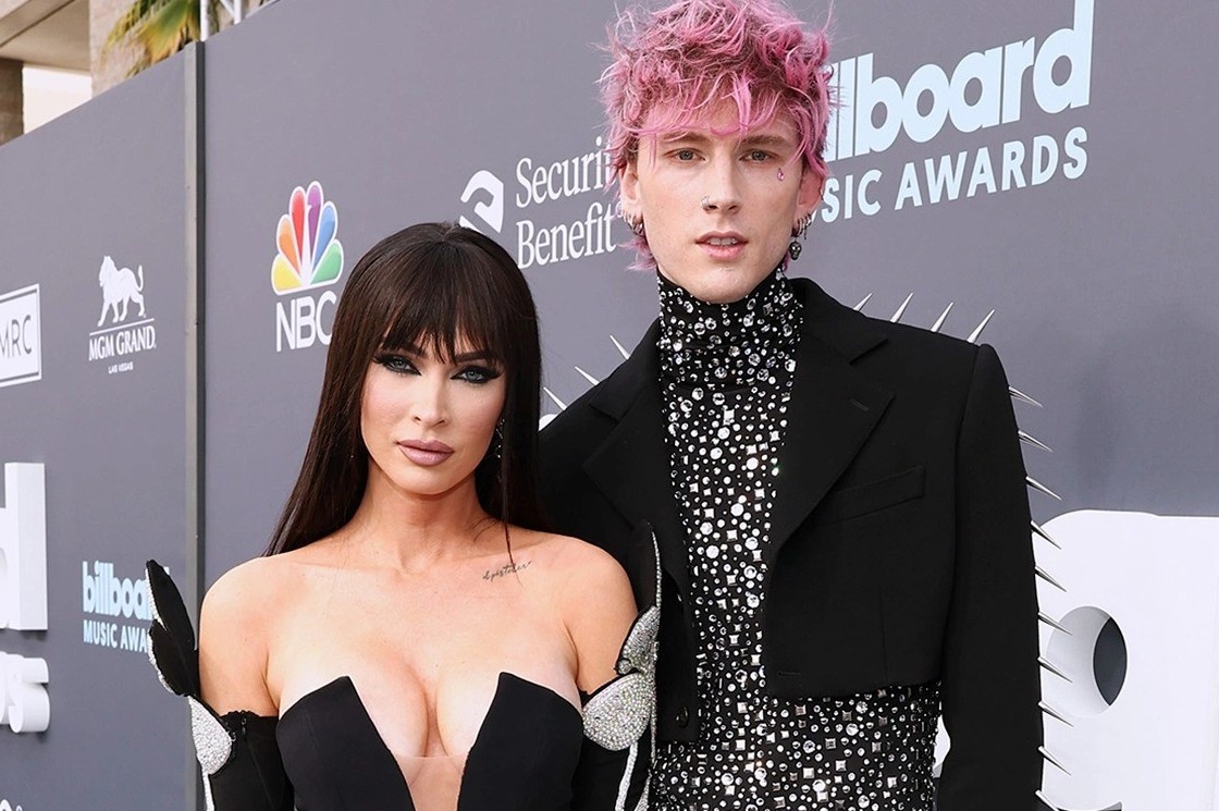 Megan Fox tro thanh tam diem voi chiec vay xe sau tren tham do hinh anh