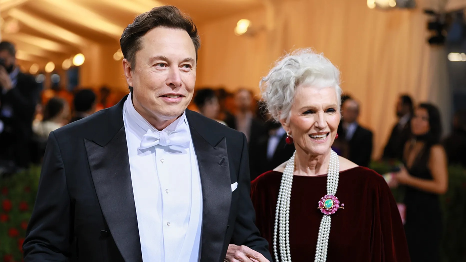 Me Elon Musk chup anh ao tam o tuoi 74 anh 2