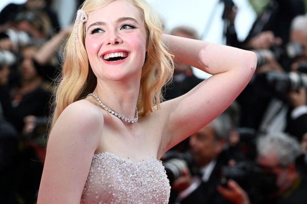 'Cong chua Hollywood' Elle Fanning toa sang tren tham do Cannes hinh anh