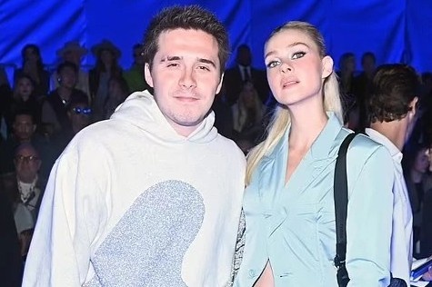 Brooklyn Beckham bi che mac nhu tre con khi du show thoi trang hinh anh