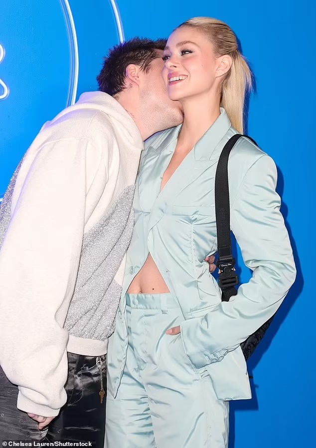 Brooklyn Beckham và Nicola Peltz ảnh 3 Brooklyn Beckham va Nicola Peltz anh 3