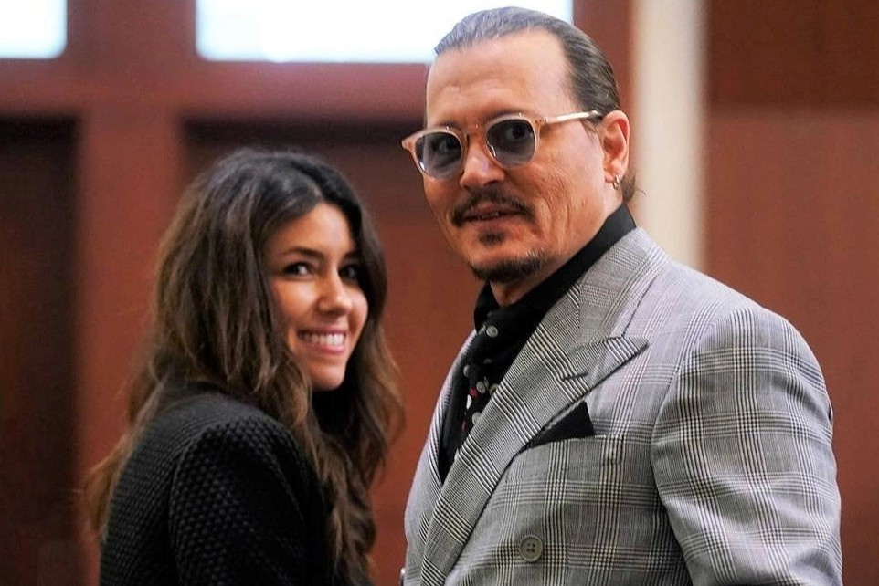 Ly do nu luat su cua Johnny Depp noi tieng sau vu kien hinh anh