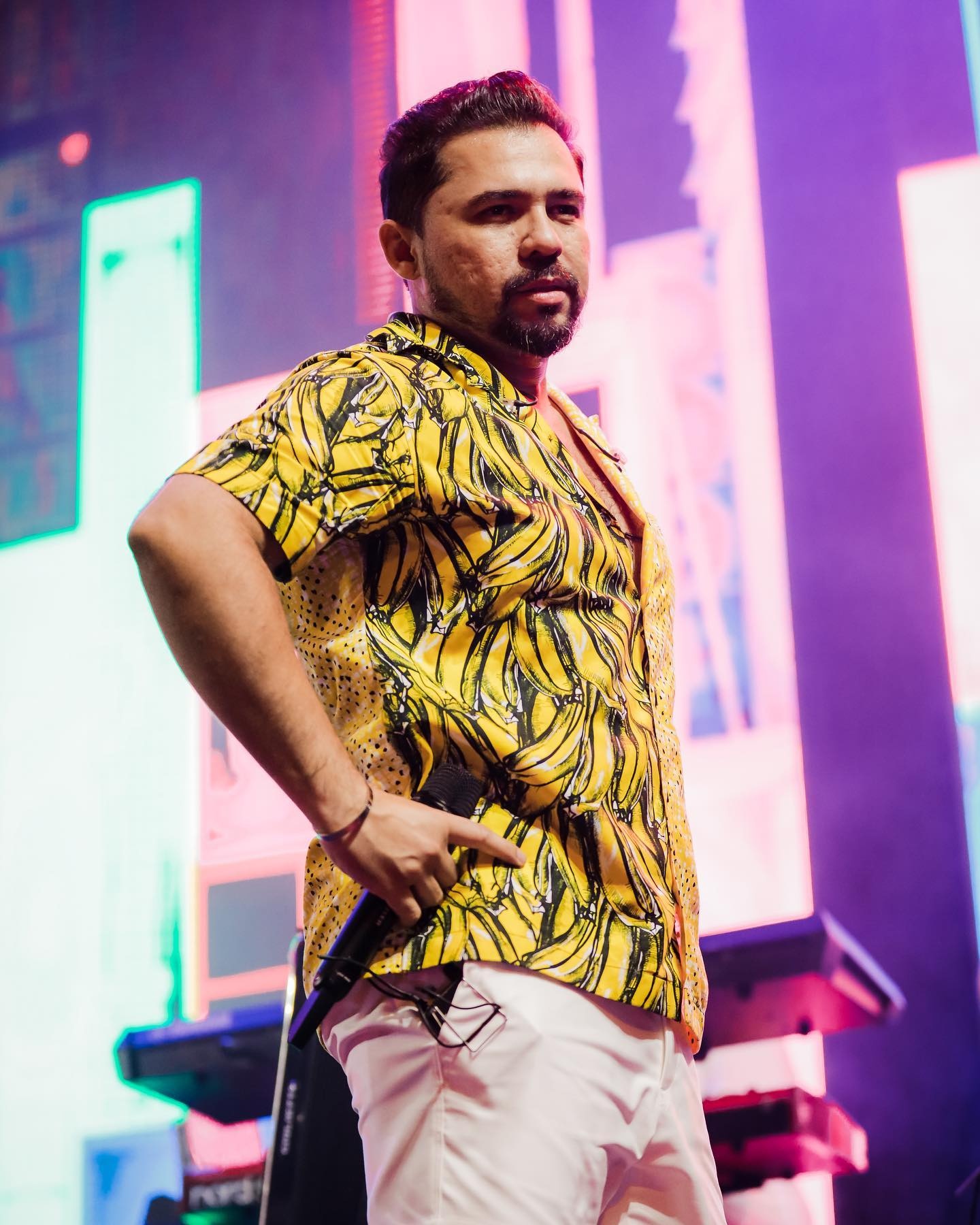 Ca si Brazil bi lua phut vao mat anh 5