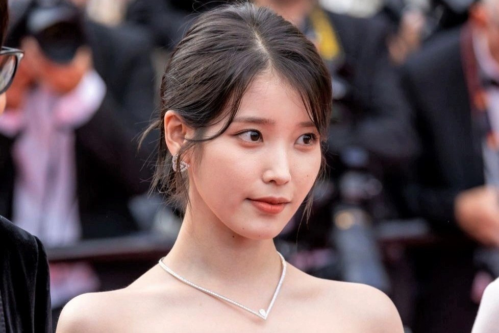 IU bi xo day va nhung tranh cai xung quanh Lien hoan phim Cannes hinh anh