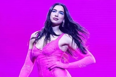 Dua Lipa gap su co tren san khau hinh anh