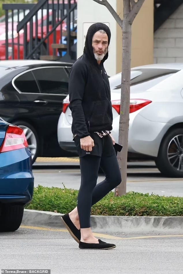 ngoai hinh kho nhan ra cua Chris Pine anh 2