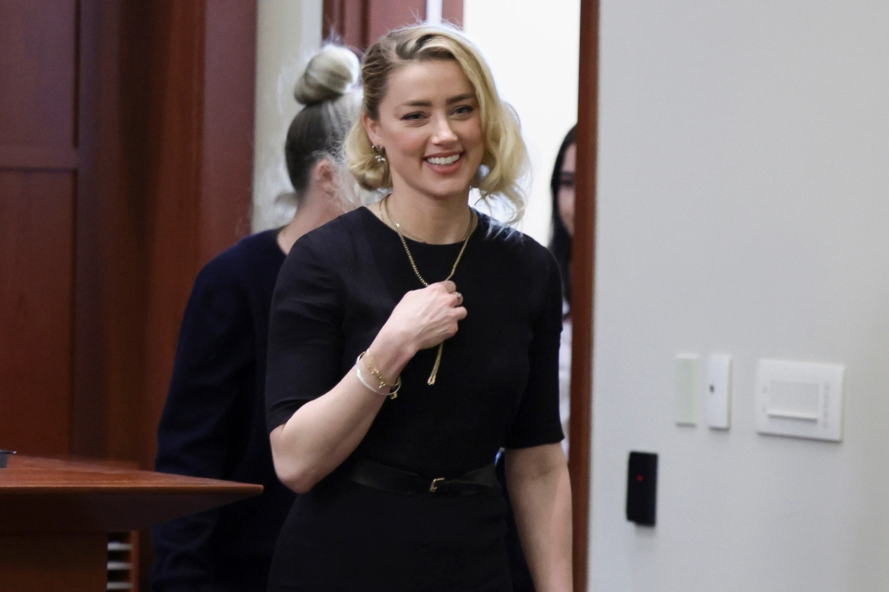 Johnny Depp thang kien Amber Heard anh 1