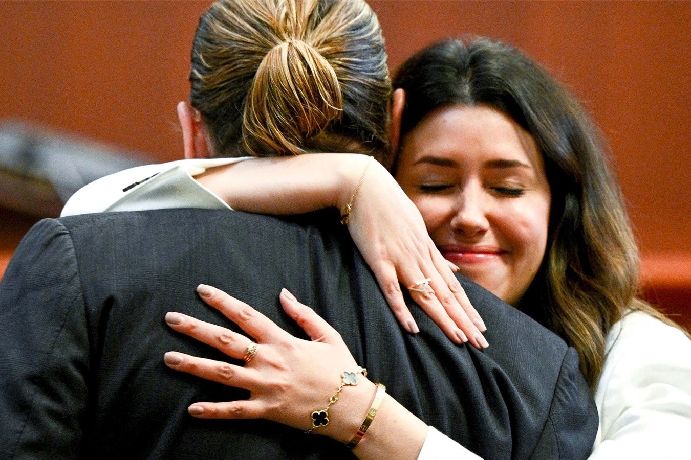 Luat su cua Johnny Depp duoc san don sau vu kien hinh anh