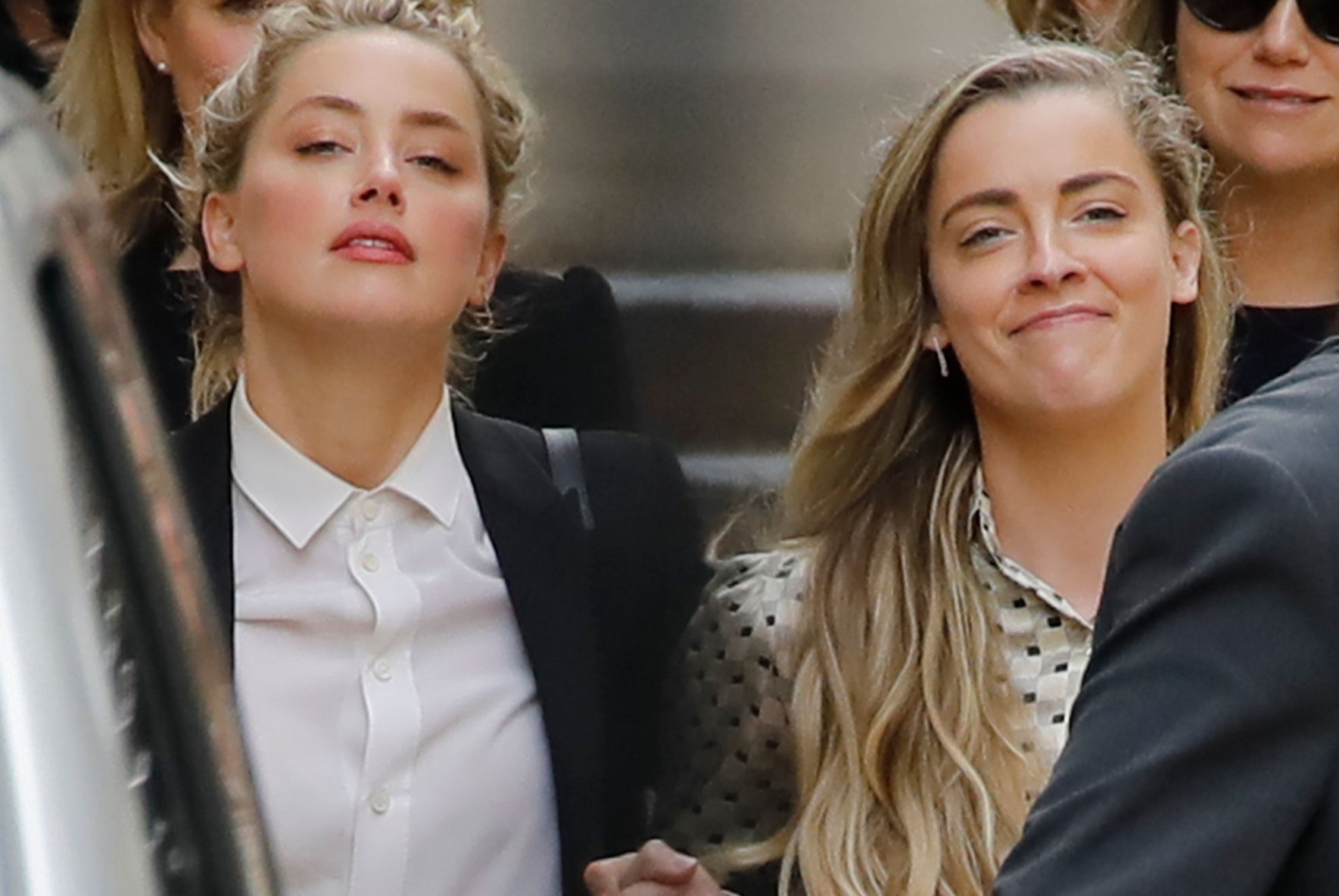 Em gai phan ung khi Amber Heard thua kien hinh anh