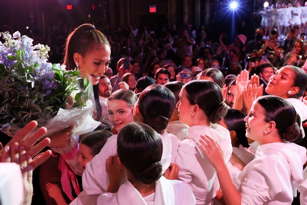 Jennifer Lopez mac vay xuyen thau anh 4