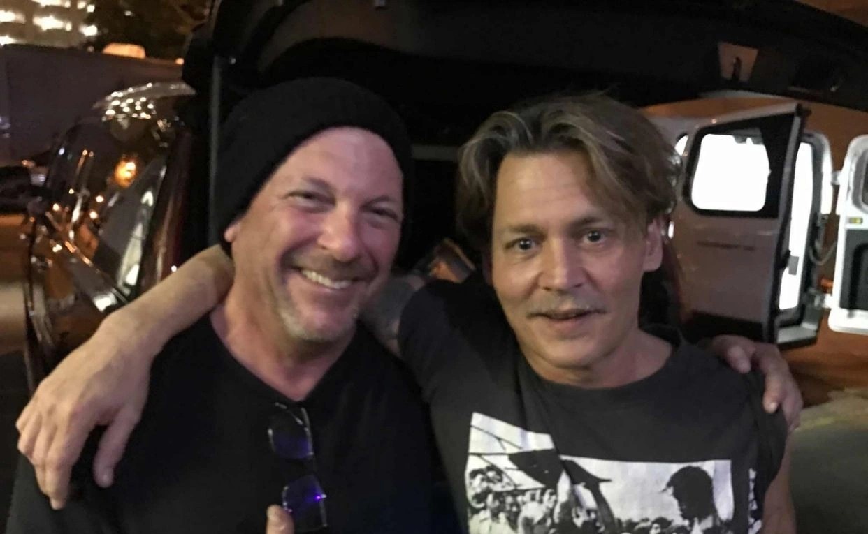 Johnny Depp bi kien anh 1