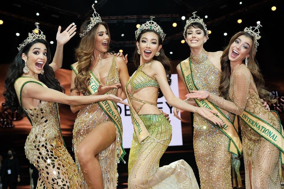 Hoa hau Hoa binh Quoc te bo phan thi ao tam anh 2