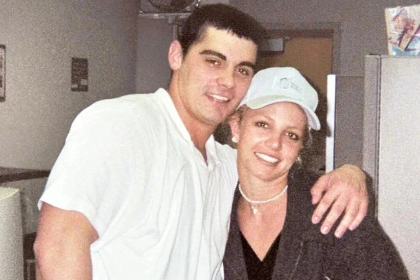 Chong cu bi cam toi gan Britney Spears sau vu pha le cuoi hinh anh