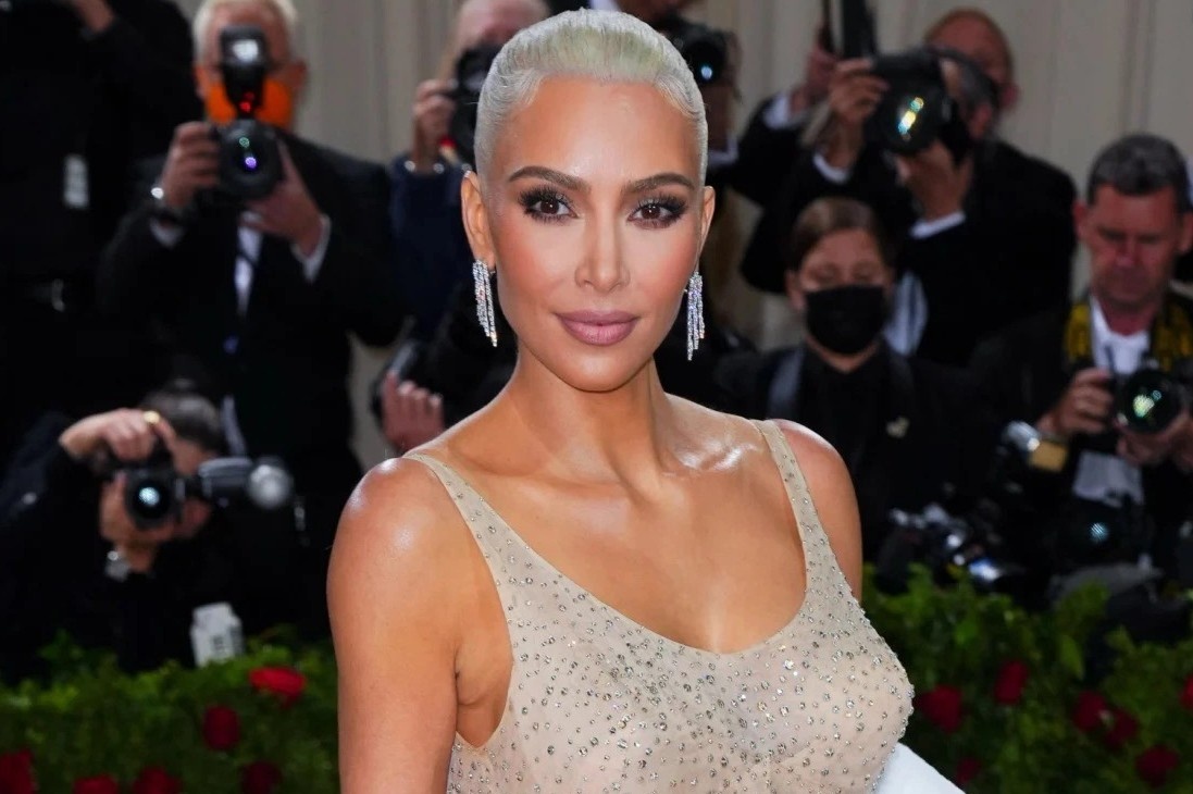 Kim Kardashian lam hong vay cua Marilyn Monroe hinh anh