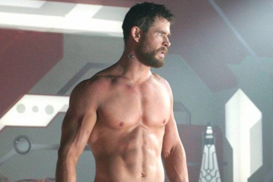 Chris Hemsworth tung chan lam Than Sam hinh anh