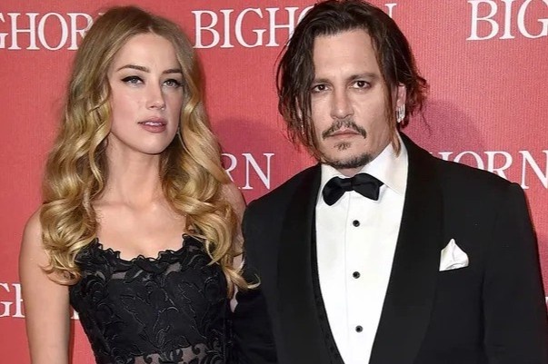 Amber Heard thach thuc Johnny Depp hinh anh